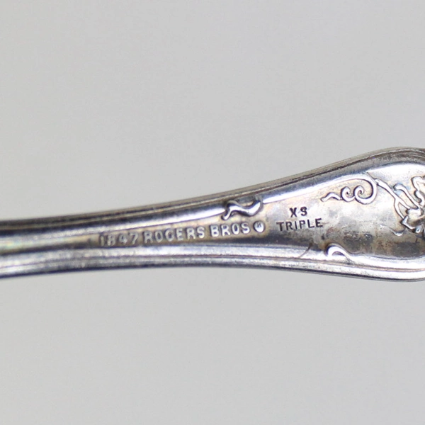 Vintage 1847 Roger Bros Vintage Pattern Triple Silver Plate Teaspoon