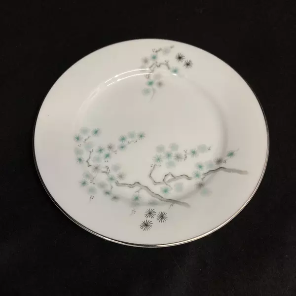 Lot of 4 Noritake Pineville Bread Plates 5854 White Platinum Rim Pine Branches