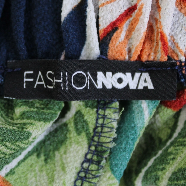 Fashion Nova Navy Blue Tropical Floral Pattern Shorts with Belt Women's Large