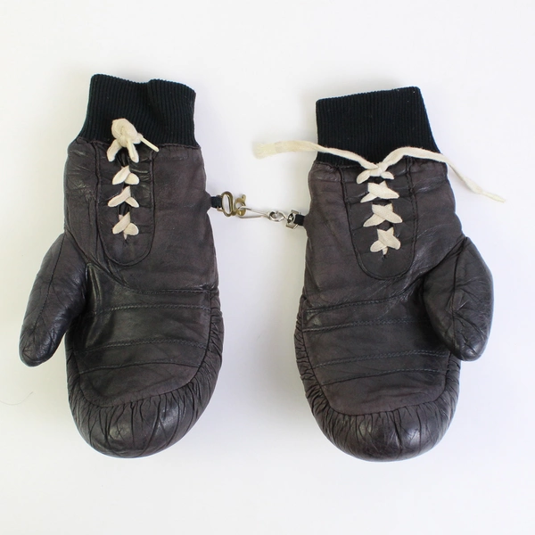 Knockout Grandoe Brown Faux Leather Boxing Glove-Style Mittens Women's Small