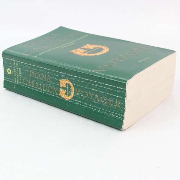 Diana Gabaldon Voyager Book 3 2002 Dell Paperback - Good Condition
