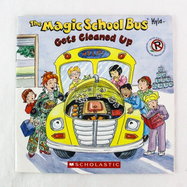 The Magic School Bus Gets Cleaned Up by Kristin Earhart 2007 PB Scholastic