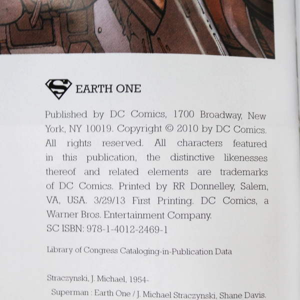 DC Comics Superman: Earth One Vol. 1 Softcover Comic Book - Good Condition