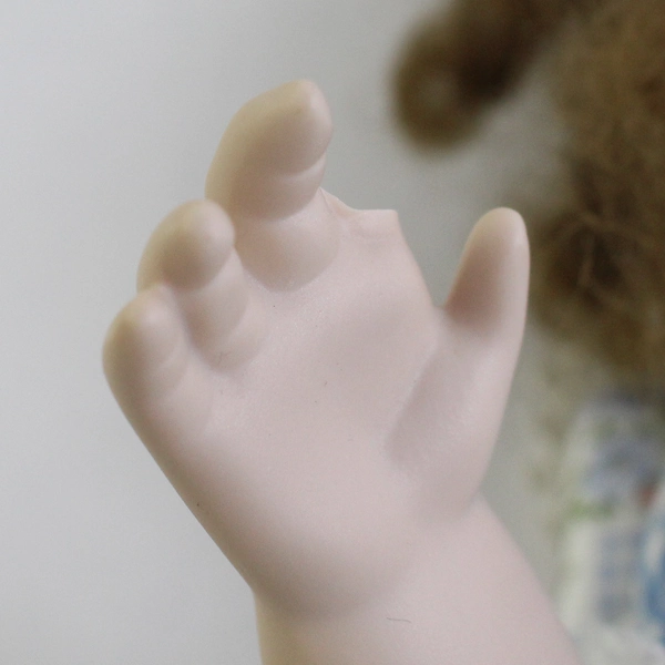 1995 Ashton Drake Gwendolyn 16 Inch Porcelain Doll with COA