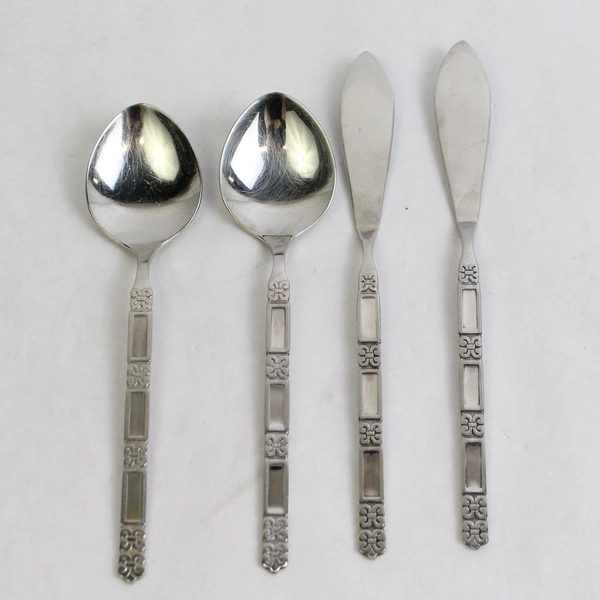Set of 4 Oneida Madrid Stainless Steel Butter Knives and Tea Spoons