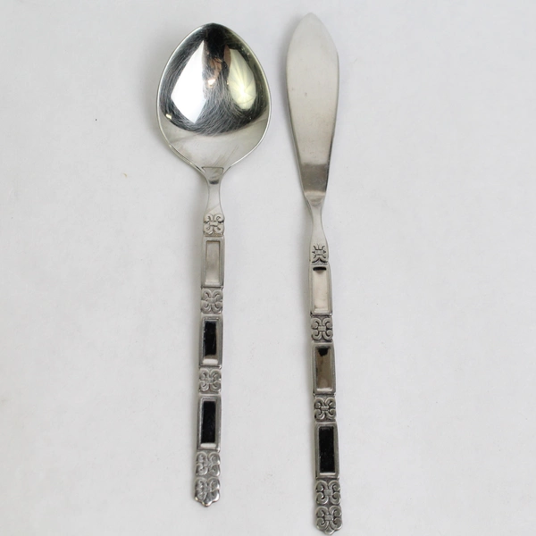 Set of 4 Oneida Madrid Stainless Steel Butter Knives and Tea Spoons