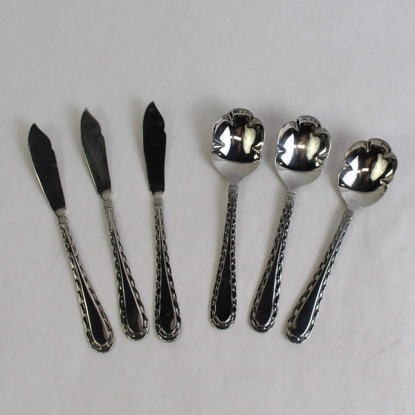 6 Piece Set Oneida Madrid 2003 Stainless Steel Sugar Spoons & Butter Knives