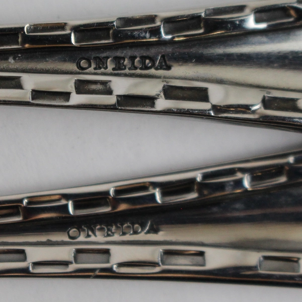6 Piece Set Oneida Madrid 2003 Stainless Steel Sugar Spoons & Butter Knives