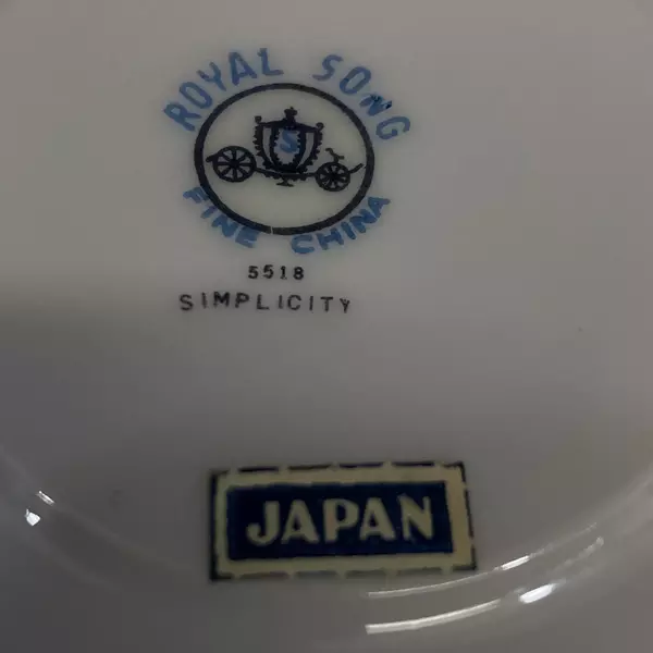 Set of 4 Royal Song Simplicity 5518 Footed Cups & Saucers Elegant Design