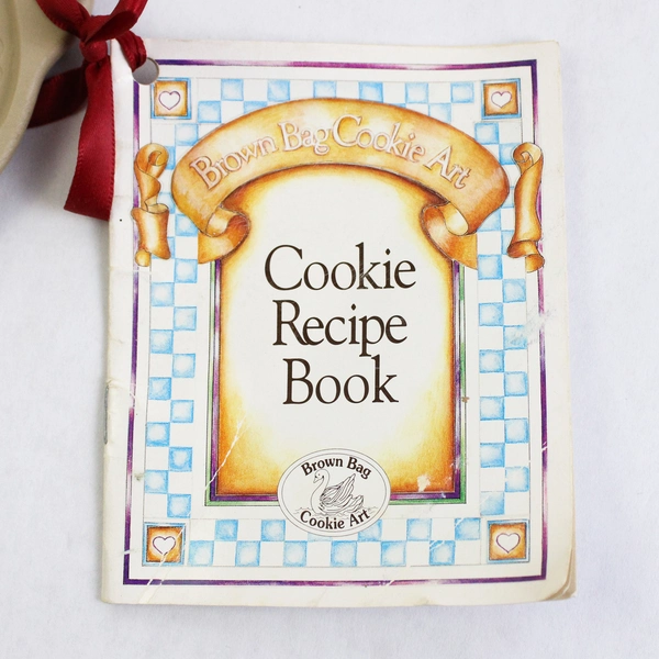 Vintage 1986 Brown Bag Cookie Art Floral Heart 5.5" x 5.75" Hill Designs