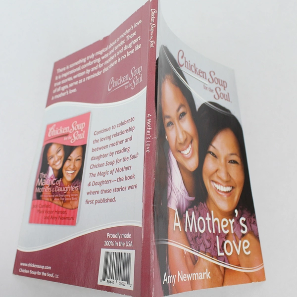 Chicken Soup for the Soul: A Mother's Love by Amy Newmark Paperback
