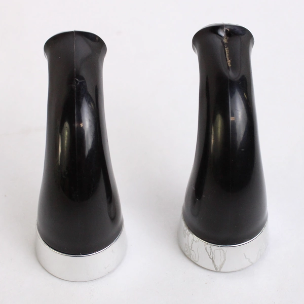 Lot Of 2 Empty Avon Aftershave Decanter Bottles Wild Country 6 Oz Vtg