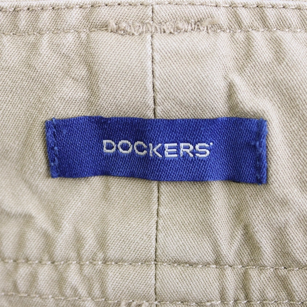 Dockers Khaki Capri Pants Women's Size Medium 32" Waist