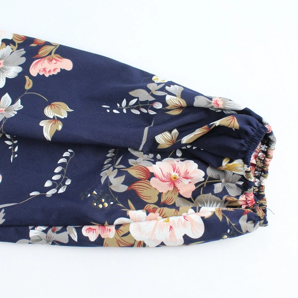 Unbranded Navy Blue Floral Patterned Sweater Women's Size Medium