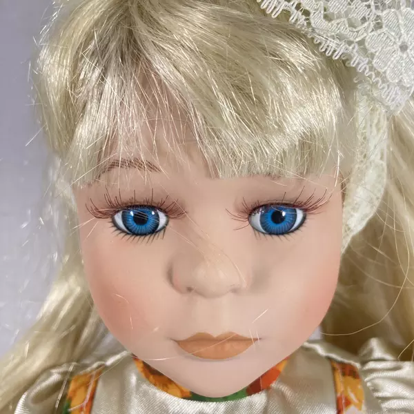 1999 Kinnex Victorian Porcelain Doll 15" Open Box Collectible