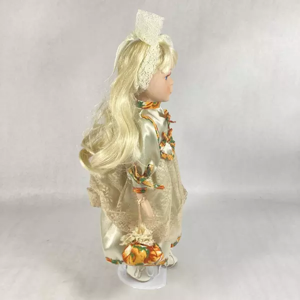 1999 Kinnex Victorian Porcelain Doll 15" Open Box Collectible