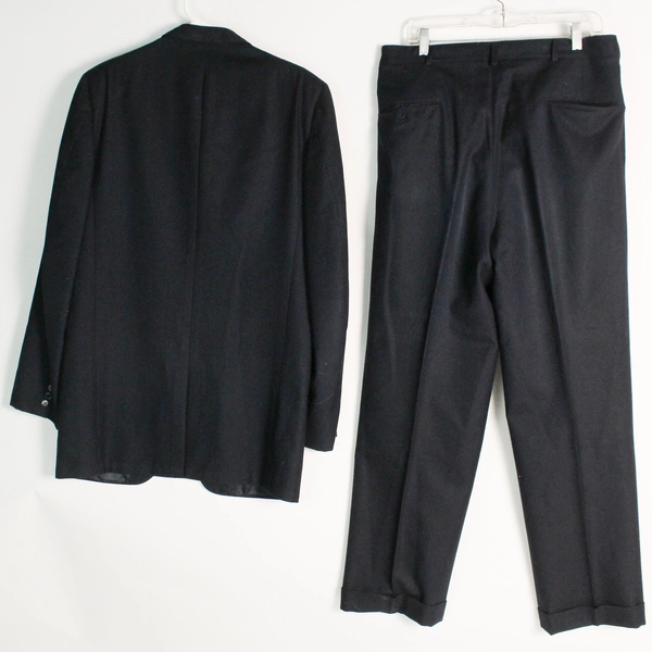Timely Clothes Men's Dark Blue Blazer & Pants Set Size 39 Long - Pre-owned