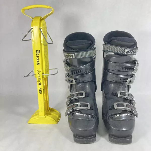 Black Nordica GP Overlap Ski Boots 26.0-26.5 With Yellow Allsop Boot Stand