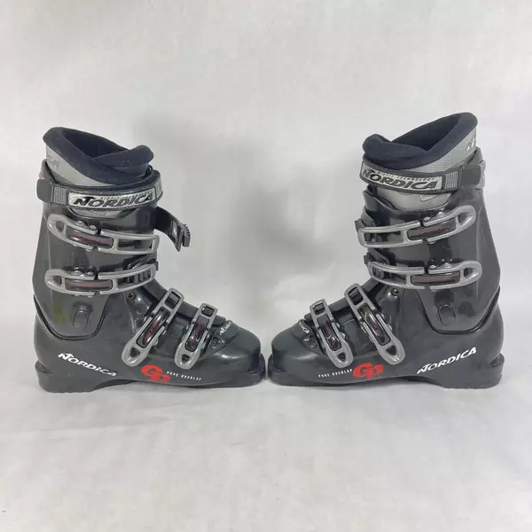 Black Nordica GP Overlap Ski Boots 26.0-26.5 With Yellow Allsop Boot Stand