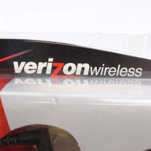 Verizon Plantronics Universal Cell Phone Headset MX150VR NIP