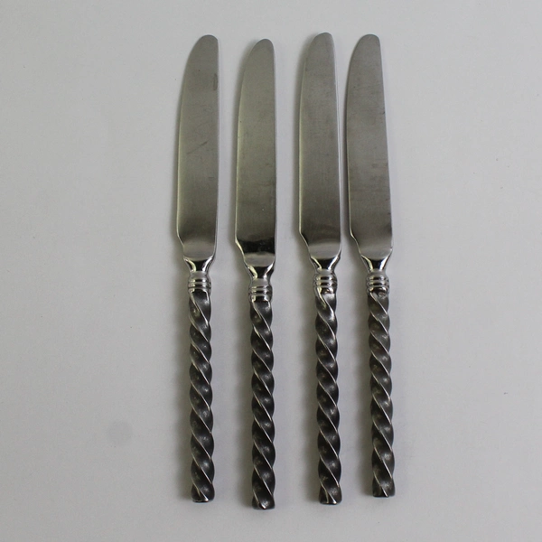 Lot of 4 Dinner Knives Pier One Imports 9" 18/8 Stainless Steel Twist