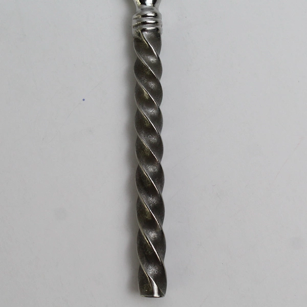 Lot of 4 Dinner Knives Pier One Imports 9" 18/8 Stainless Steel Twist