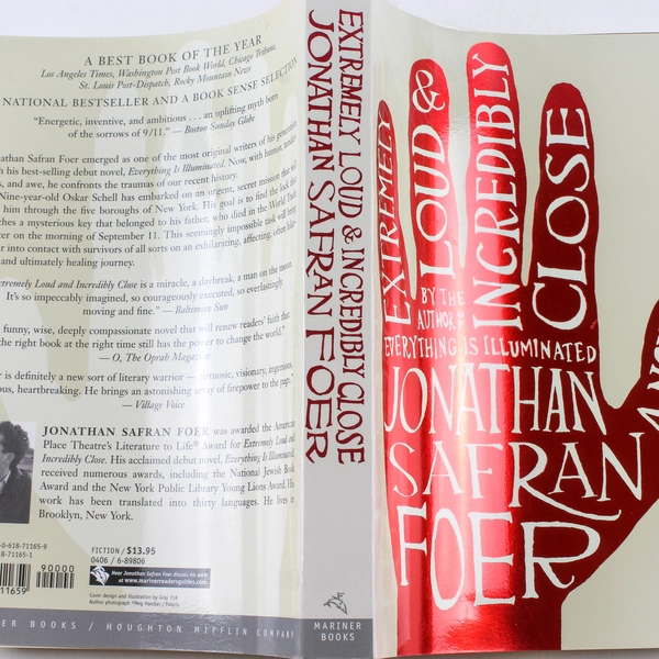Extremely Loud and Incredibly Close by Jonathan Safran Foer Paperback 2006