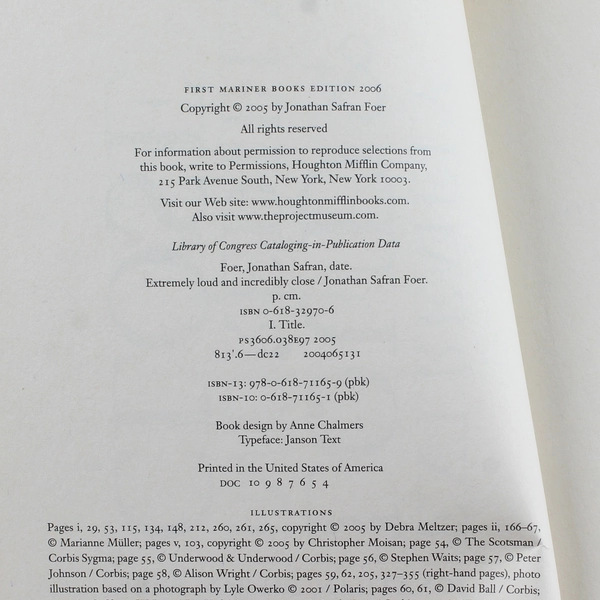 Extremely Loud and Incredibly Close by Jonathan Safran Foer Paperback 2006