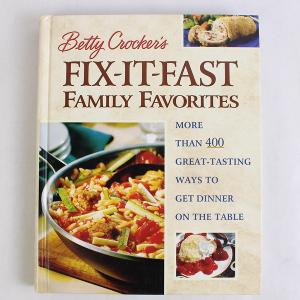 Betty Crocker's Fix-It-Fast Family Favorites Cookbook 2000 1st Edition Hardcover
