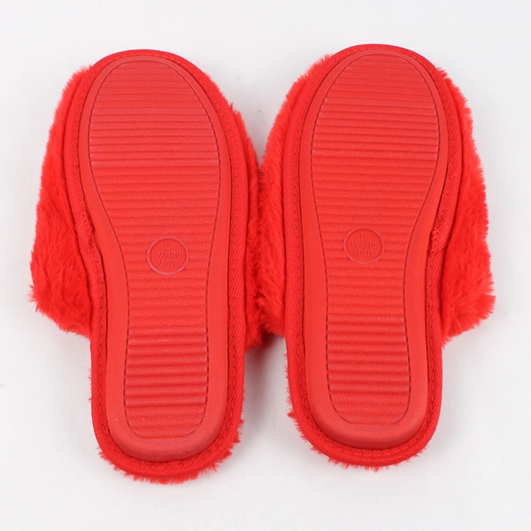 Target Wondershop Fluffy Slippers Size Large Women’s 9/10 Men’s 7/8