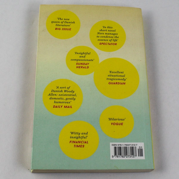 Dorthe Nors Mirror, Shoulder, Signal 2017 Pushkin Press PB Pre-Owned Book