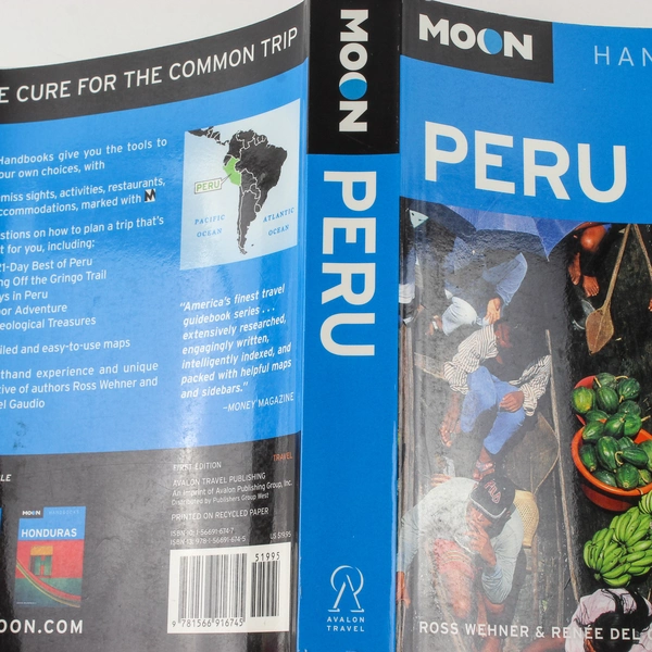 Peru Travel Guide Book by Renee Del Gaudio & Ross Wehner - 2004 Edition