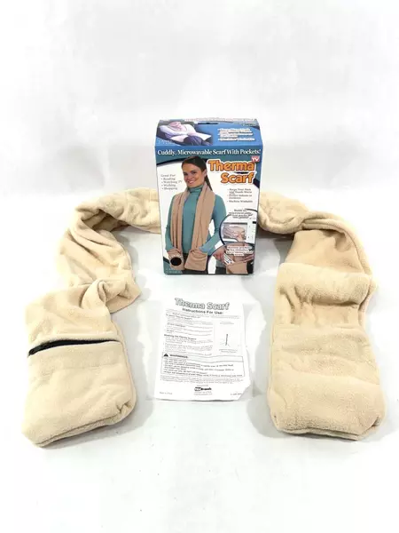2009 Telebrands Therma Scarf Camel Microwaveable with Pockets - Pre-owned