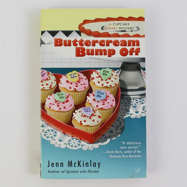 Cupcake Bakery Mystery: Buttercream Bump Off by Jenn McKinlay 2011 Paperback