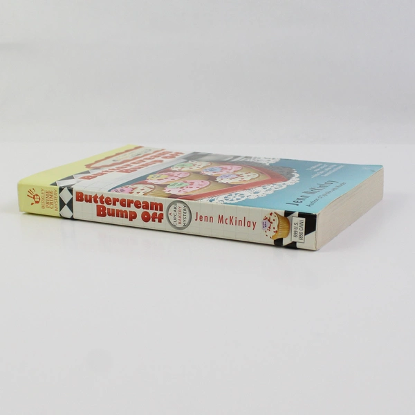 Cupcake Bakery Mystery: Buttercream Bump Off by Jenn McKinlay 2011 Paperback