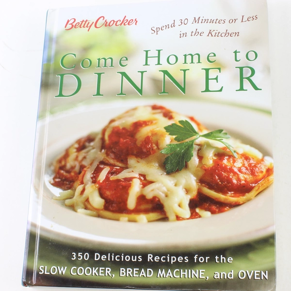Betty Crocker Come Home to Dinner Cookbook 2004 Slow Cooker Recipes HC 
