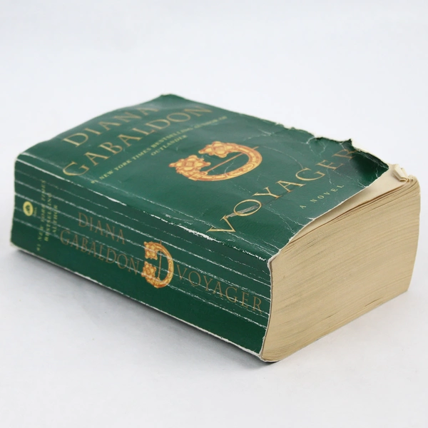 Voyager by Diana Gabaldon - Outlander Series Book 3 - 2002 Paperback