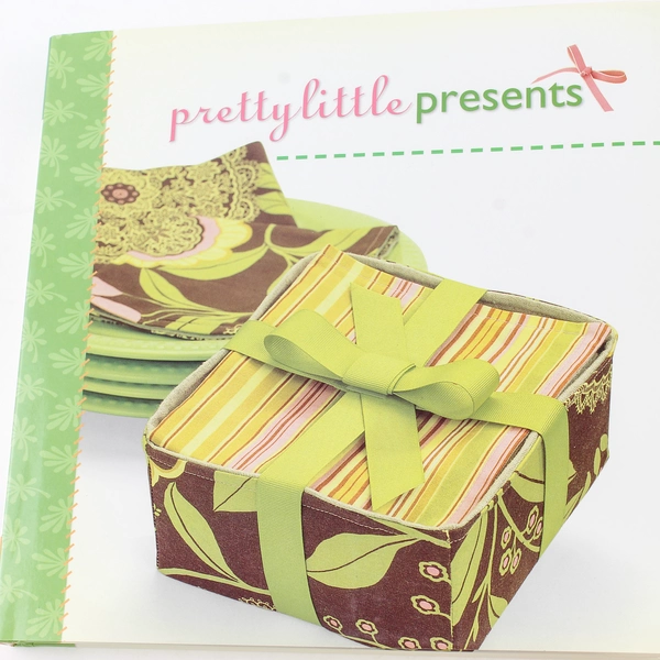 Pretty Little Presents Crafting Book by Lark Books 2009 - Gift Ideas & Projects