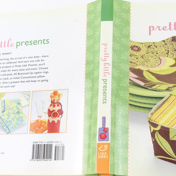 Pretty Little Presents Crafting Book by Lark Books 2009 - Gift Ideas & Projects