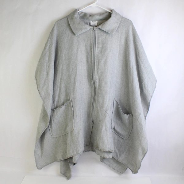 Melrose and Market Women's Gray Zip-Front Poncho One Size