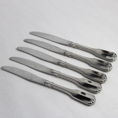 Lot of 5 Oneida Flatware Dinner Knives Wm A Roberts Deluxe Stainless Steel