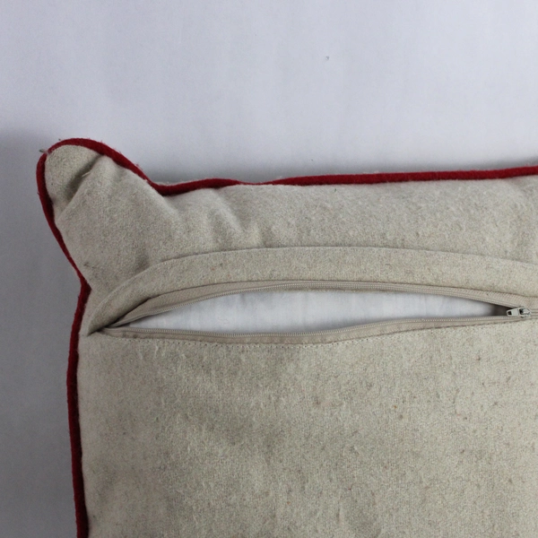 Set of 2 La-Z-Boy Multicolor Applique Floral Design Throw Pillows 18" x 18"