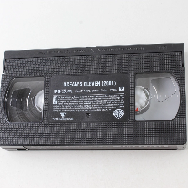 Ocean's Eleven VHS Movie 2002 Warner Bros Clooney Pitt Damon Roberts