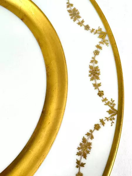 Vtg Wilhelm & Deosenyl 10.5" Porcelain Dinner Plate Gold Trim Garland Design