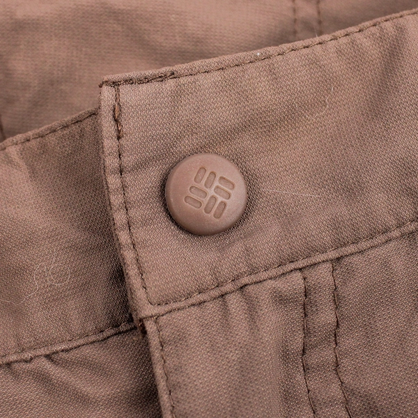 Columbia Sportswear Solid Brown Cargo Shorts Women's Size 6