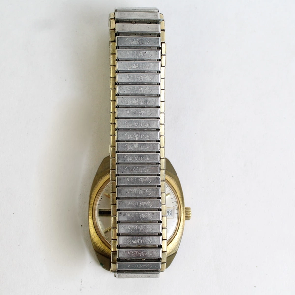 Vintage Helbros Men’s Gold Tone Men’s Self-Winding 17 Jewels Day Date Watch