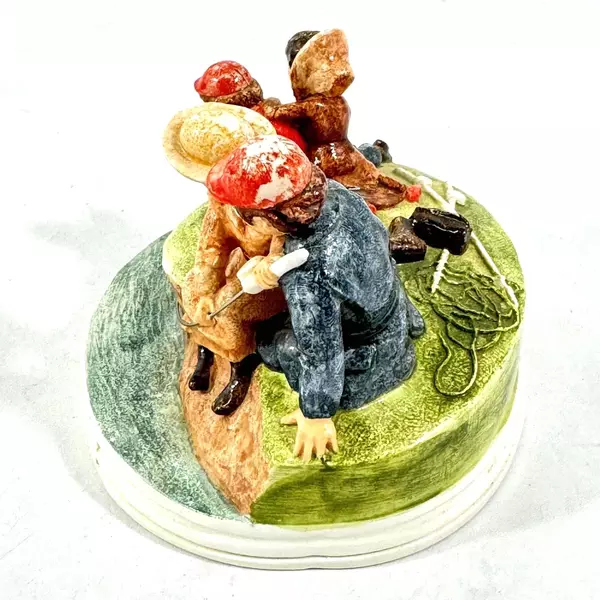 1982 Sebastian Miniature "America Remembers Family Fishing" Figurine 4" Tall