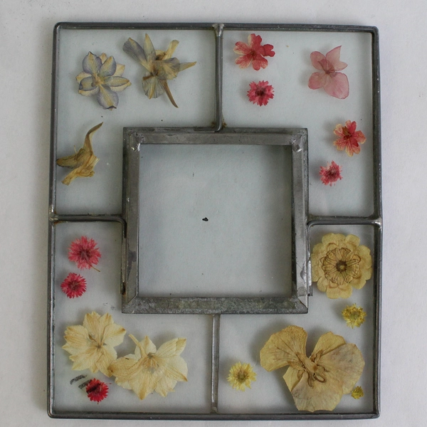 Carr Picture Frame With Dried Pressed Flowers Between Glass For 3 Inch Photo