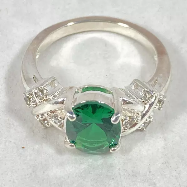 Women's Size 6 Emerald Cubic Zirconia Ring