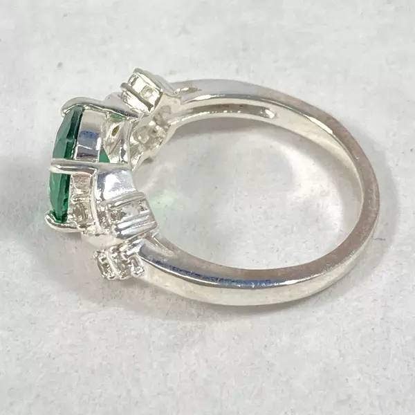 Women's Size 6 Emerald Cubic Zirconia Ring